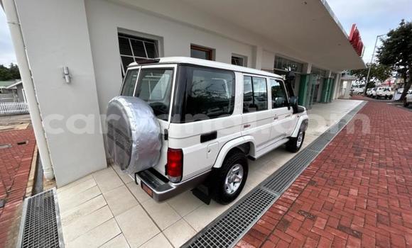 Acheter Occasion Voiture Toyota Land Cruiser Blanc à Lusaka, Zambie Acheter Occasion Voiture Toyota Land Cruiser Blanc à Lusaka, Zambie