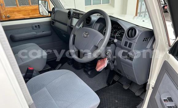 Acheter Occasion Voiture Toyota Land Cruiser Blanc à Lusaka, Zambie Acheter Occasion Voiture Toyota Land Cruiser Blanc à Lusaka, Zambie