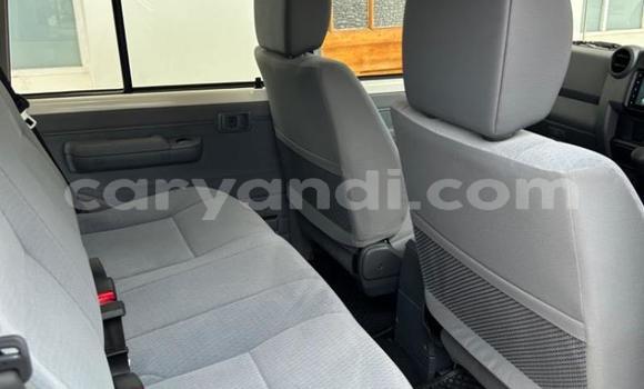 Acheter Occasion Voiture Toyota Land Cruiser Blanc à Lusaka, Zambie Acheter Occasion Voiture Toyota Land Cruiser Blanc à Lusaka, Zambie