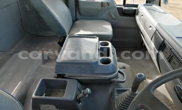 Acheter Occasion Utilitaire Hino 300 Series Blanc à Lusaka, Zambie Acheter Occasion Utilitaire Hino 300 Series Blanc à Lusaka, Zambie