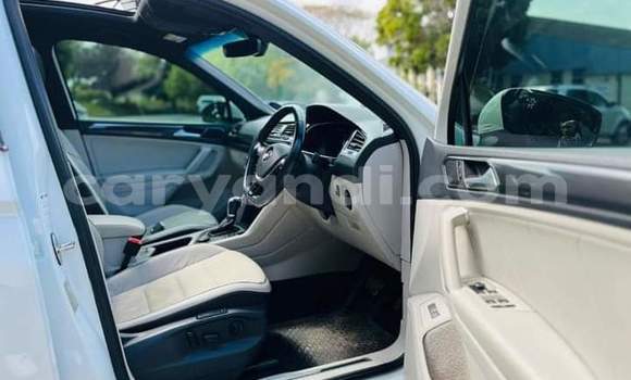 Acheter Occasion Voiture Volkswagen Tiguan Blanc à Livingstone, Zambie Acheter Occasion Voiture Volkswagen Tiguan Blanc à Livingstone, Zambie