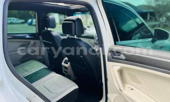 Acheter Occasion Voiture Volkswagen Tiguan Blanc à Livingstone, Zambie Acheter Occasion Voiture Volkswagen Tiguan Blanc à Livingstone, Zambie