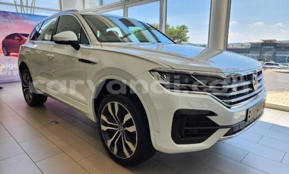 Acheter Occasion Voiture Volkswagen Touareg Blanc à Lusaka, Zambie