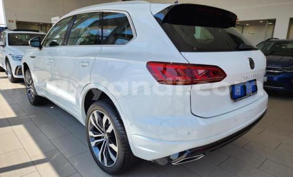 Buy Used Volkswagen Touareg White Car in Lusaka in Zambia Buy Used Volkswagen Touareg White Car in Lusaka in Zambia