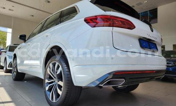 Buy Used Volkswagen Touareg White Car in Lusaka in Zambia Buy Used Volkswagen Touareg White Car in Lusaka in Zambia