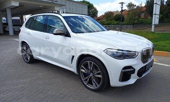 Nunua Ilio tumika BMW X5 Nyeupe Gari ndani ya Lusaka nchini Zambia