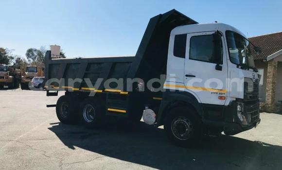 Acheter Occasion Utilitaire Nissan UD Blanc à Lusaka, Zambie Acheter Occasion Utilitaire Nissan UD Blanc à Lusaka, Zambie