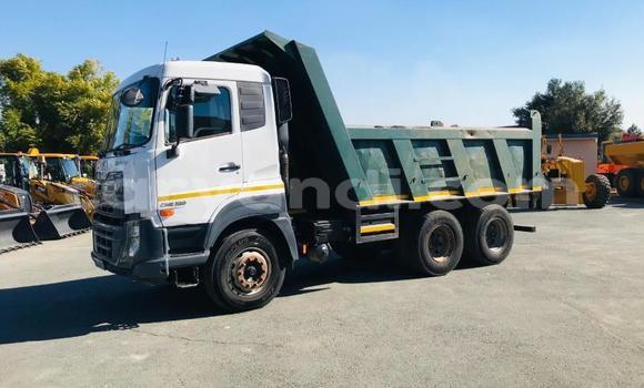 Acheter Occasion Utilitaire Nissan UD Blanc à Lusaka, Zambie Acheter Occasion Utilitaire Nissan UD Blanc à Lusaka, Zambie