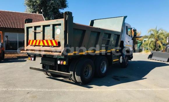 Acheter Occasion Utilitaire Nissan UD Blanc à Lusaka, Zambie Acheter Occasion Utilitaire Nissan UD Blanc à Lusaka, Zambie