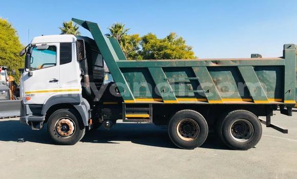 Acheter Occasion Utilitaire Nissan UD Blanc à Lusaka, Zambie Acheter Occasion Utilitaire Nissan UD Blanc à Lusaka, Zambie