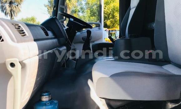 Acheter Occasion Utilitaire Nissan UD Blanc à Lusaka, Zambie Acheter Occasion Utilitaire Nissan UD Blanc à Lusaka, Zambie