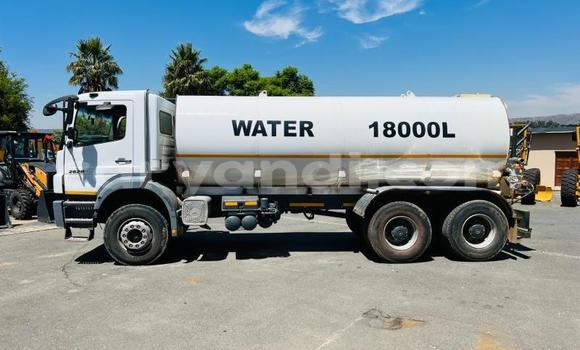 Tenga Tsaru Mercedes–Benz 2628 Chena Rori in Lusaka in Zambia Tenga Tsaru Mercedes–Benz 2628 Chena Rori in Lusaka in Zambia