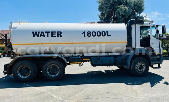 Tenga Tsaru Mercedes–Benz 2628 Chena Rori in Lusaka in Zambia Tenga Tsaru Mercedes–Benz 2628 Chena Rori in Lusaka in Zambia