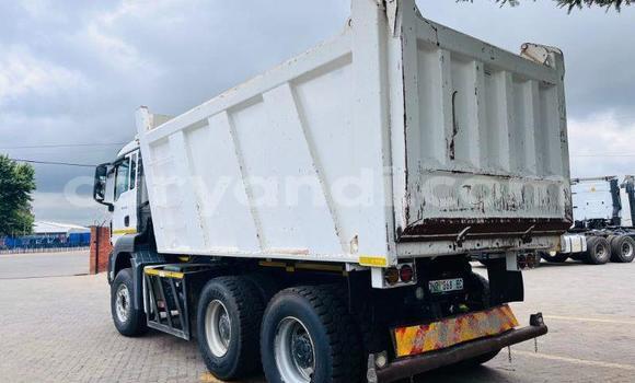 Acheter Occasion Utilitaire Man TGX Blanc à Lusaka, Zambie Acheter Occasion Utilitaire Man TGX Blanc à Lusaka, Zambie