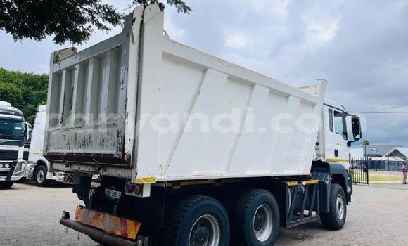 Acheter Occasion Utilitaire Man TGX Blanc à Lusaka, Zambie Acheter Occasion Utilitaire Man TGX Blanc à Lusaka, Zambie