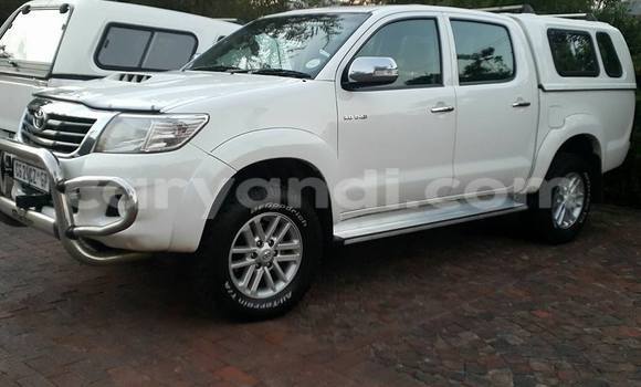 Buy Used Toyota Hilux White Car in Chipata in Zambia