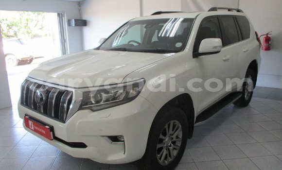 Acheter Occasion Voiture Toyota Land Cruiser Prado Blanc à Lusaka, Zambie