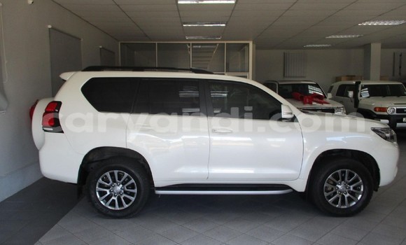 Buy Used Toyota Land Cruiser Prado White Car in Lusaka in Zambia Buy Used Toyota Land Cruiser Prado White Car in Lusaka in Zambia