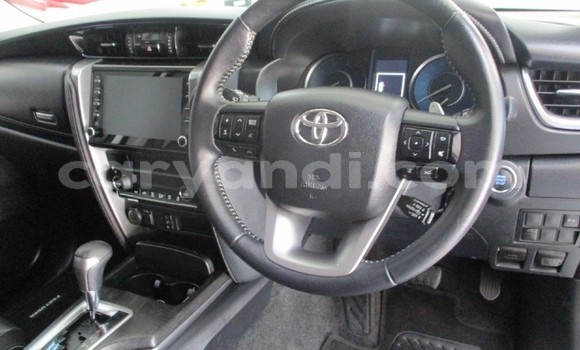 Nunua Ilio tumika Toyota Fortuner Nyeupe Gari ndani ya Lusaka nchini Zambia Nunua Ilio tumika Toyota Fortuner Nyeupe Gari ndani ya Lusaka nchini Zambia