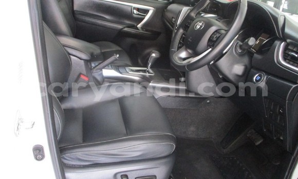 Nunua Ilio tumika Toyota Fortuner Nyeupe Gari ndani ya Lusaka nchini Zambia Nunua Ilio tumika Toyota Fortuner Nyeupe Gari ndani ya Lusaka nchini Zambia