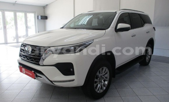 Nunua Ilio tumika Toyota Fortuner Nyeupe Gari ndani ya Lusaka nchini Zambia Nunua Ilio tumika Toyota Fortuner Nyeupe Gari ndani ya Lusaka nchini Zambia