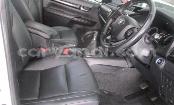 Acheter Occasion Voiture Toyota Hilux Blanc à Lusaka, Zambie Acheter Occasion Voiture Toyota Hilux Blanc à Lusaka, Zambie