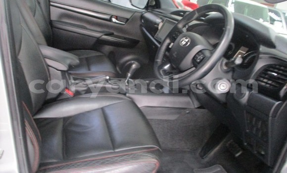 Nunua Ilio tumika Toyota Hilux Nyeupe Gari ndani ya Lusaka nchini Zambia Nunua Ilio tumika Toyota Hilux Nyeupe Gari ndani ya Lusaka nchini Zambia