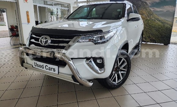 Buy Used Toyota Fortuner White Car in Chingola in Zambia Buy Used Toyota Fortuner White Car in Chingola in Zambia