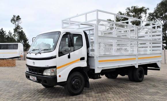 Acheter Occasion Utilitaire Toyota Dyna Blanc à Livingstone, Zambie Acheter Occasion Utilitaire Toyota Dyna Blanc à Livingstone, Zambie