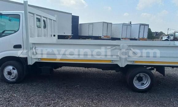 Acheter Occasion Utilitaire Toyota Dyna Blanc à Chingola, Zambie Acheter Occasion Utilitaire Toyota Dyna Blanc à Chingola, Zambie