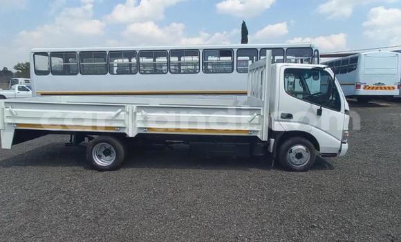 Acheter Occasion Utilitaire Toyota Dyna Blanc à Chingola, Zambie Acheter Occasion Utilitaire Toyota Dyna Blanc à Chingola, Zambie