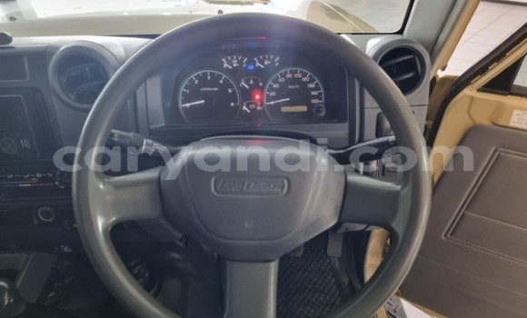 Acheter Occasion Voiture Toyota Land Cruiser Beige à Lusaka, Zambie Acheter Occasion Voiture Toyota Land Cruiser Beige à Lusaka, Zambie