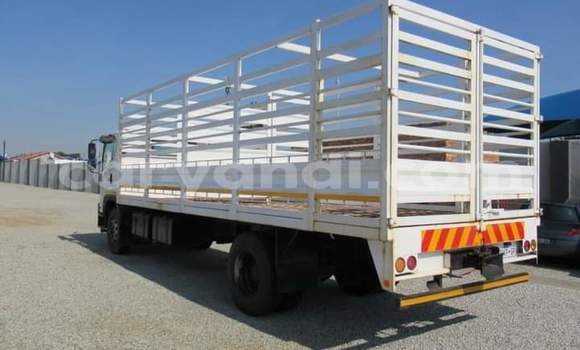 Acheter Occasion Utilitaire Isuzu FTR 850 Blanc à Lusaka, Zambie Acheter Occasion Utilitaire Isuzu FTR 850 Blanc à Lusaka, Zambie