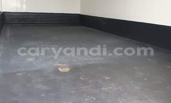 Acheter Occasion Utilitaire Nissan UD Blanc à Lusaka, Zambie Acheter Occasion Utilitaire Nissan UD Blanc à Lusaka, Zambie