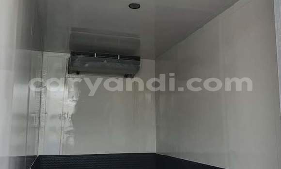 Acheter Occasion Utilitaire Nissan UD Blanc à Lusaka, Zambie Acheter Occasion Utilitaire Nissan UD Blanc à Lusaka, Zambie