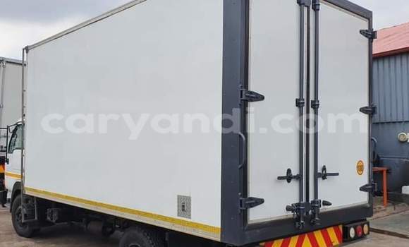 Acheter Occasion Utilitaire Nissan UD Blanc à Lusaka, Zambie Acheter Occasion Utilitaire Nissan UD Blanc à Lusaka, Zambie