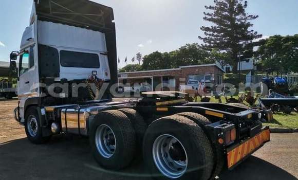 Acheter Occasion Utilitaire Nissan UD Blanc à Lusaka, Zambie Acheter Occasion Utilitaire Nissan UD Blanc à Lusaka, Zambie