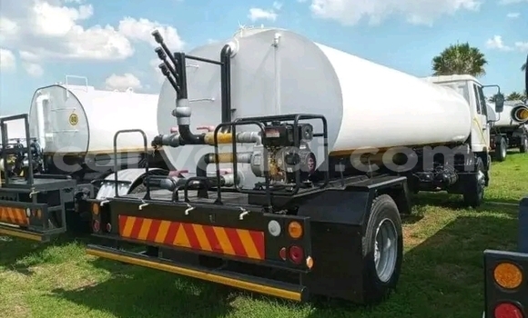 Acheter Occasion Utilitaire Nissan UD Autre à Isoka, Nord Acheter Occasion Utilitaire Nissan UD Autre à Isoka, Nord