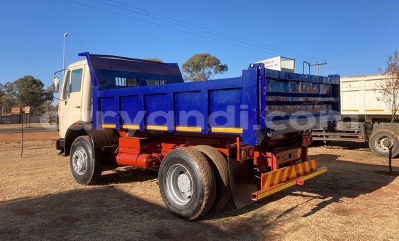 Acheter Occasion Utilitaire Mercedes–Benz Tipper Autre à Isoka, Nord Acheter Occasion Utilitaire Mercedes–Benz Tipper Autre à Isoka, Nord