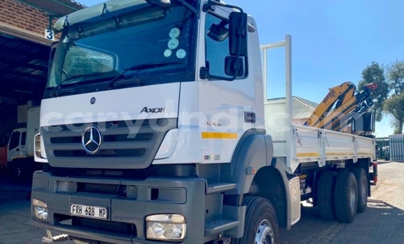 Buy Used Mercedes–Benz Truck White Truck in Lusaka in Zambia