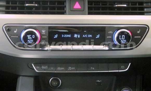 Nunua Ilio tumika Audi A4 Nyekundu Gari ndani ya Chingola nchini Zambia Nunua Ilio tumika Audi A4 Nyekundu Gari ndani ya Chingola nchini Zambia