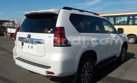 Acheter Occasion Voiture Toyota Land Cruiser Prado Blanc à Lusaka, Zambie Acheter Occasion Voiture Toyota Land Cruiser Prado Blanc à Lusaka, Zambie