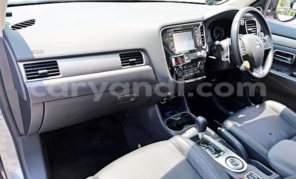 Nunua Ilio tumika Mitsubishi Outlander Fedha Gari ndani ya Lusaka nchini Zambia Nunua Ilio tumika Mitsubishi Outlander Fedha Gari ndani ya Lusaka nchini Zambia
