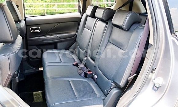 Nunua Ilio tumika Mitsubishi Outlander Fedha Gari ndani ya Lusaka nchini Zambia Nunua Ilio tumika Mitsubishi Outlander Fedha Gari ndani ya Lusaka nchini Zambia
