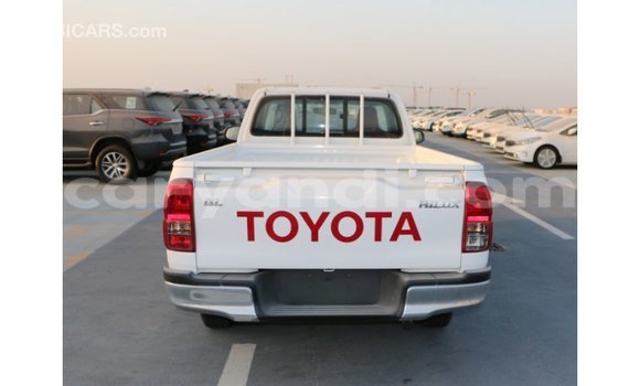 Acheter Import Voiture Toyota Hilux Blanc à Import - Dubai, Zambie Acheter Import Voiture Toyota Hilux Blanc à Import - Dubai, Zambie