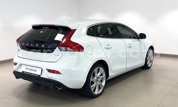 Buy Used Volvo V40 White Car in Chingola in Zambia Buy Used Volvo V40 White Car in Chingola in Zambia