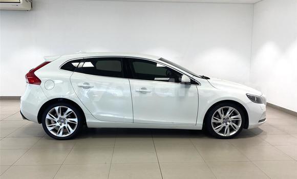 Buy Used Volvo V40 White Car in Chingola in Zambia Buy Used Volvo V40 White Car in Chingola in Zambia
