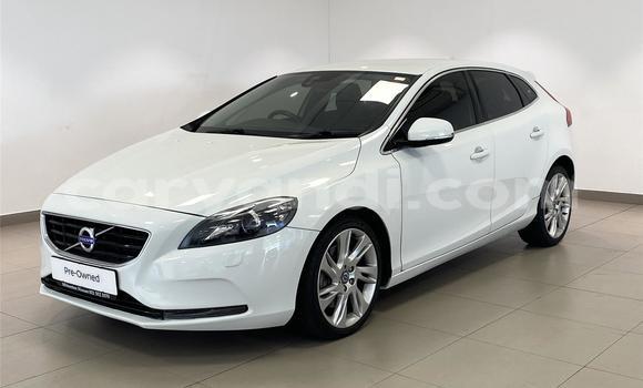 Buy Used Volvo V40 White Car in Chingola in Zambia Buy Used Volvo V40 White Car in Chingola in Zambia