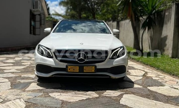 Buy Used Mercedes-Benz E-Classe White Car in Lusaka in Zambia