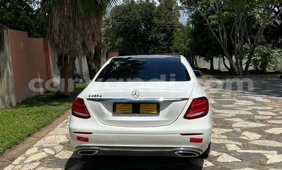 Acheter Occasion Voiture Mercedes-Benz E-Classe Blanc à Lusaka, Zambie Acheter Occasion Voiture Mercedes-Benz E-Classe Blanc à Lusaka, Zambie